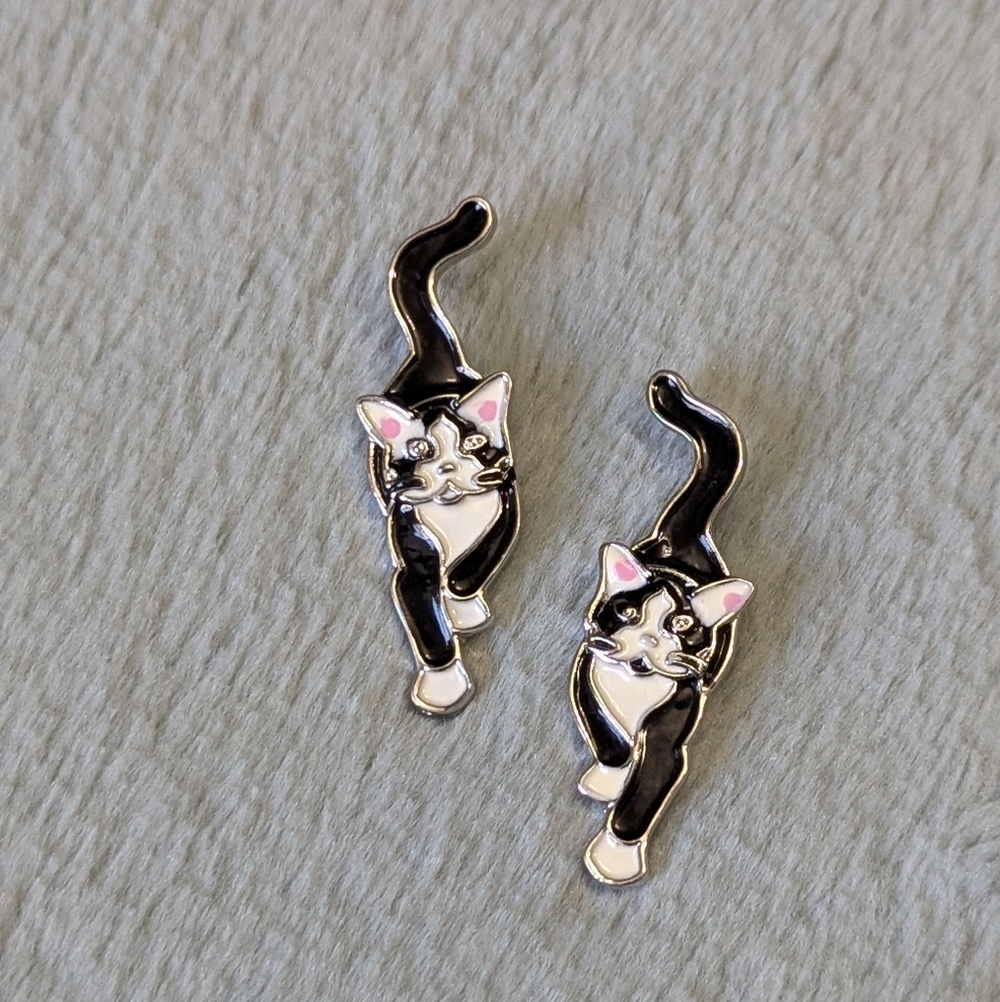 Vintage Black and White Enameled Kitty Cat Pierced Earrings